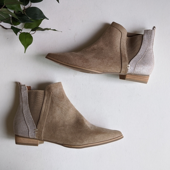 Anthropologie Shoes - Anthropolgie Farylrobin Sonia Faux Suede Booties
